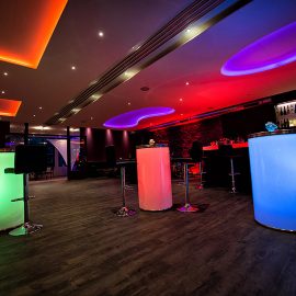 Individuell beleuchtbare Stehtische